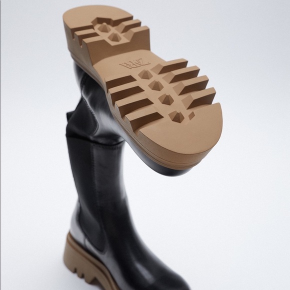 NWT. Zara Black Flat Leather Ankle Boots. Size 8. - Picture 5 of 7